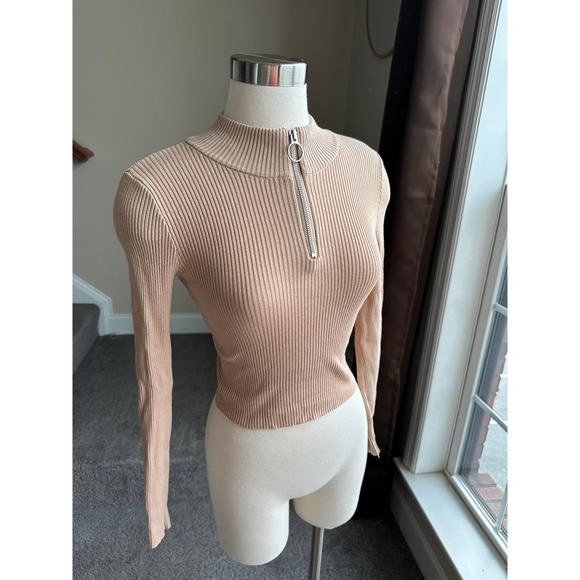 Divided H&M tan ribbed semi cropped quarter zip top, size XS - Picture 4 of 7